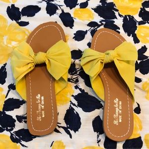 NWOT YELLOW SLIDES SIZE 36